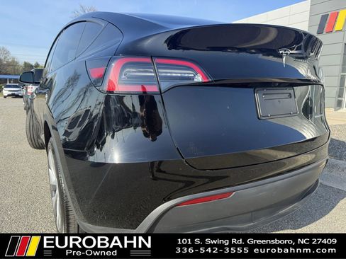 Used 2024 Tesla Model Y Long Range AWD/4WD image 3