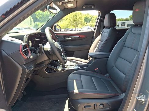 Used 2025 Chevrolet TrailBlazer RS w/ Convenience Package AWD/4WD image 2