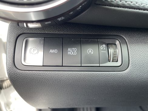 Used 2025 Chevrolet Equinox LT AWD/4WD image 30