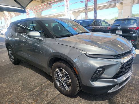 Used 2025 Chevrolet Blazer LT FWD image 2