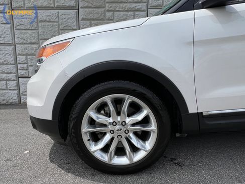Used 2014 Ford Explorer XLT w/ Equipment Group 202A FWD image 9
