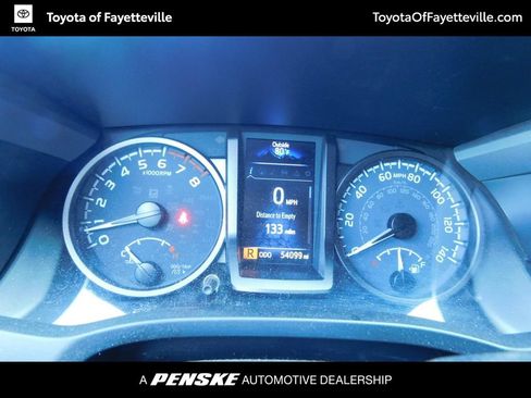 Used 2022 Toyota Tacoma TRD Sport w/ TRD Premium Sport Package AWD/4WD image 11