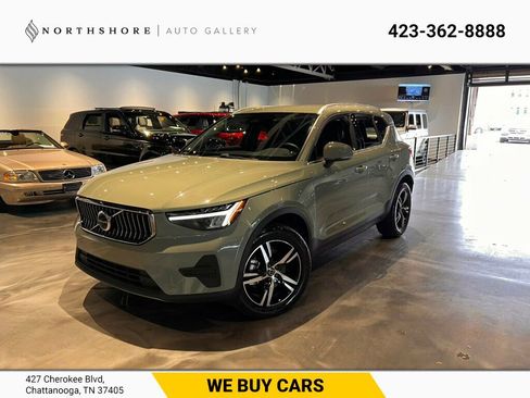 Used 2024 Volvo XC40 B5 Core image 1