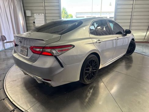 Used 2018 Toyota Camry SE w/ Moonroof Package FWD image 5