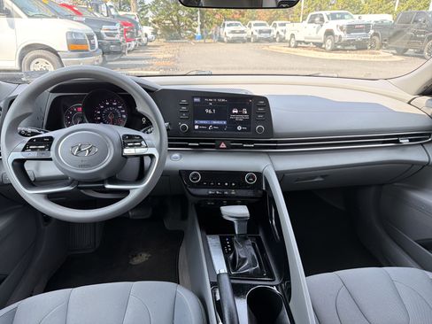 Used 2023 Hyundai Elantra SEL image 27