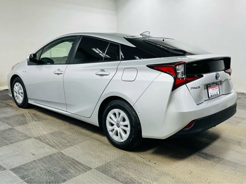 Used 2019 Toyota Prius LE image 4