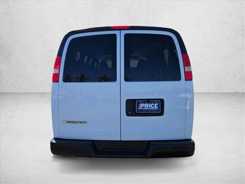 Used 2018 Chevrolet Express 2500 LS RWD image 6