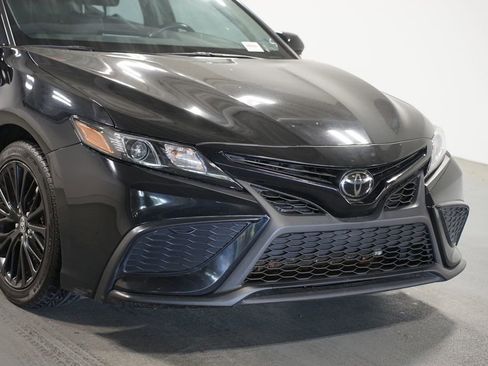 Used 2022 Toyota Camry SE w/ Convenience Package image 4