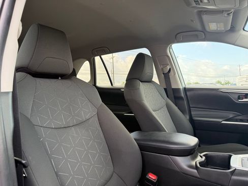 Used 2024 Toyota RAV4 XLE FWD image 29