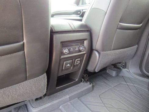 Certified 2023 Chevrolet Traverse RS FWD image 16