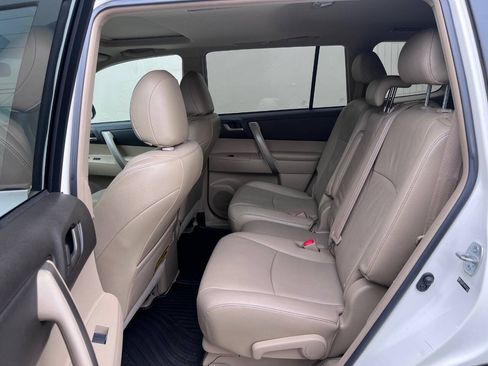 Used 2010 Toyota Highlander SE AWD/4WD image 9