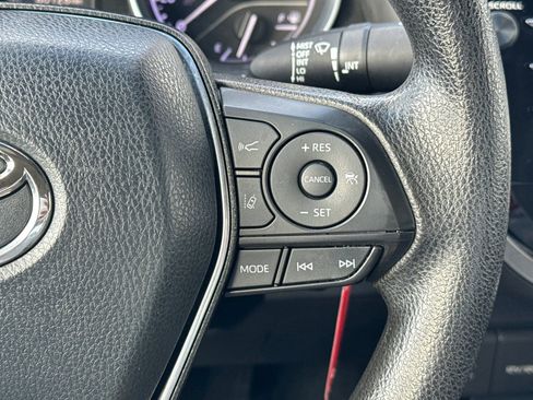 Certified 2018 Toyota Camry LE image 28