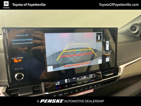 Used 2026 Toyota Sienna Limited FWD image 31