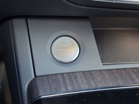 Used 2024 Audi Q5 e Premium w/ Convenience Package image 26