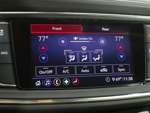 Used 2020 Buick Enclave Essence w/ LPO, Luxury Package image 36