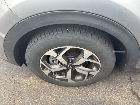 Used 2022 Kia Sportage LX image 11