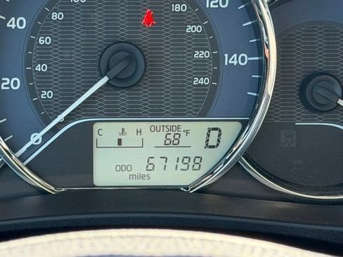 Used 2014 Toyota Corolla LE FWD image 23