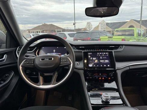 Used 2023 Jeep Grand Cherokee L Laredo image 28