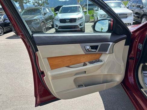 Used 2010 Jaguar XF Luxury RWD image 22