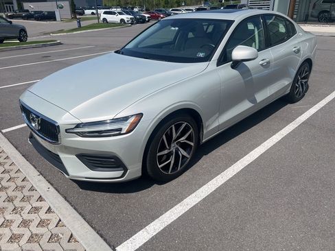 Used 2019 Volvo S60 T6 Momentum w/ Premium Package AWD/4WD image 5