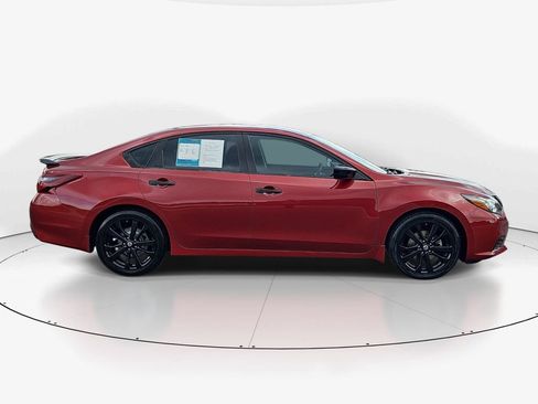 Used 2017 Nissan Altima 2.5 SR w/ Midnight Edition Package FWD image 5