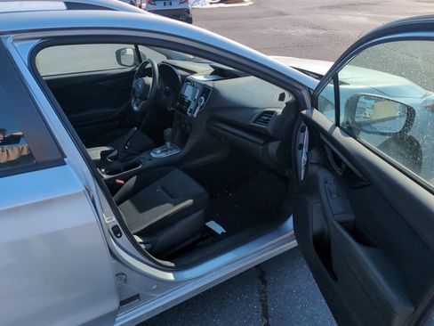 Used 2017 Subaru Impreza 2.0i Premium image 5