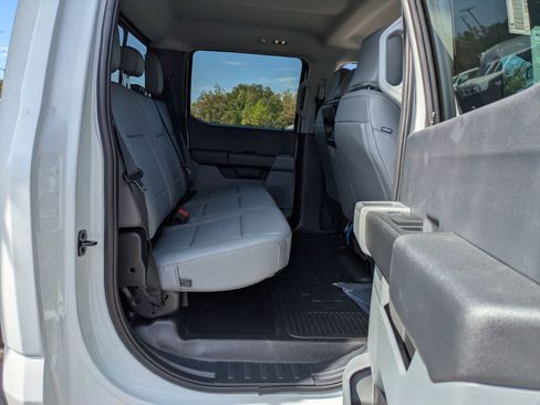 New 2025 Ford F550 4x4 Crew Cab image 32