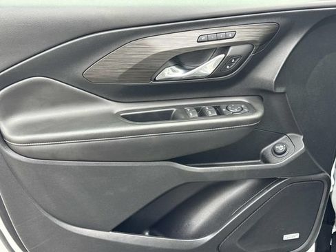 Used 2022 GMC Terrain SLT w/ Infotainment Package II FWD image 18