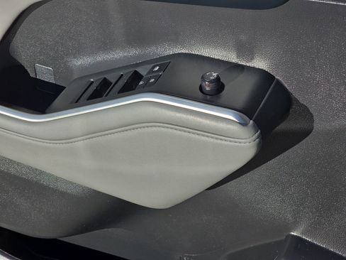 Used 2023 Toyota Highlander XLE image 35