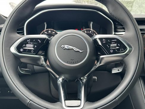 New 2025 Jaguar F-PACE R-Dynamic S image 17