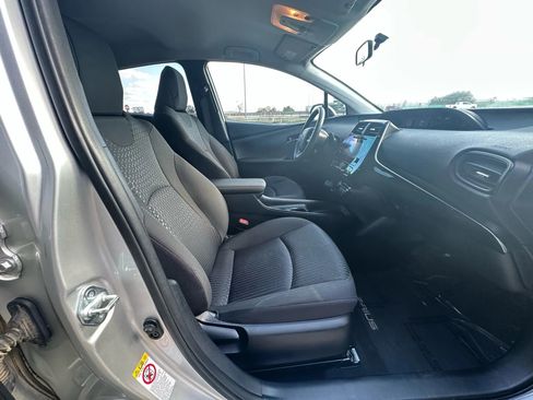 Used 2016 Toyota Prius Two image 18