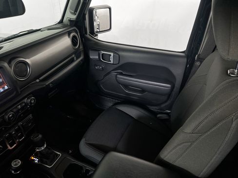 Used 2022 Jeep Gladiator Willys AWD/4WD image 22