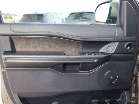 Used 2019 Ford Expedition Limited w/ Equipment Group 301A image 12