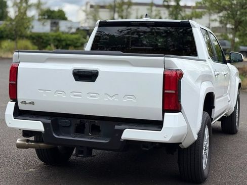 Used 2025 Toyota Tacoma SR5 AWD/4WD image 5