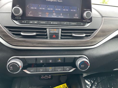 Used 2025 Nissan Altima 2.5 SV FWD image 16