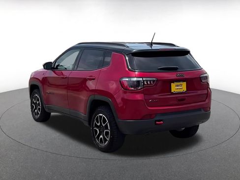 Used 2025 Jeep Compass Trailhawk AWD/4WD image 10