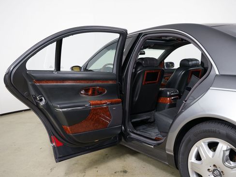 Used 2004 Maybach 57 image 30