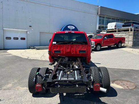 New 2025 Ford F550 4x4 Crew Cab w/ XLT Value Package image 4