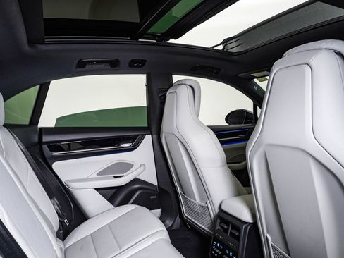 Certified 2025 Porsche Macan 4S Electric AWD/4WD image 16