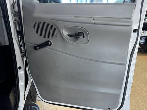 Used 2006 Ford E-350 and Econoline 350 XL RWD image 10