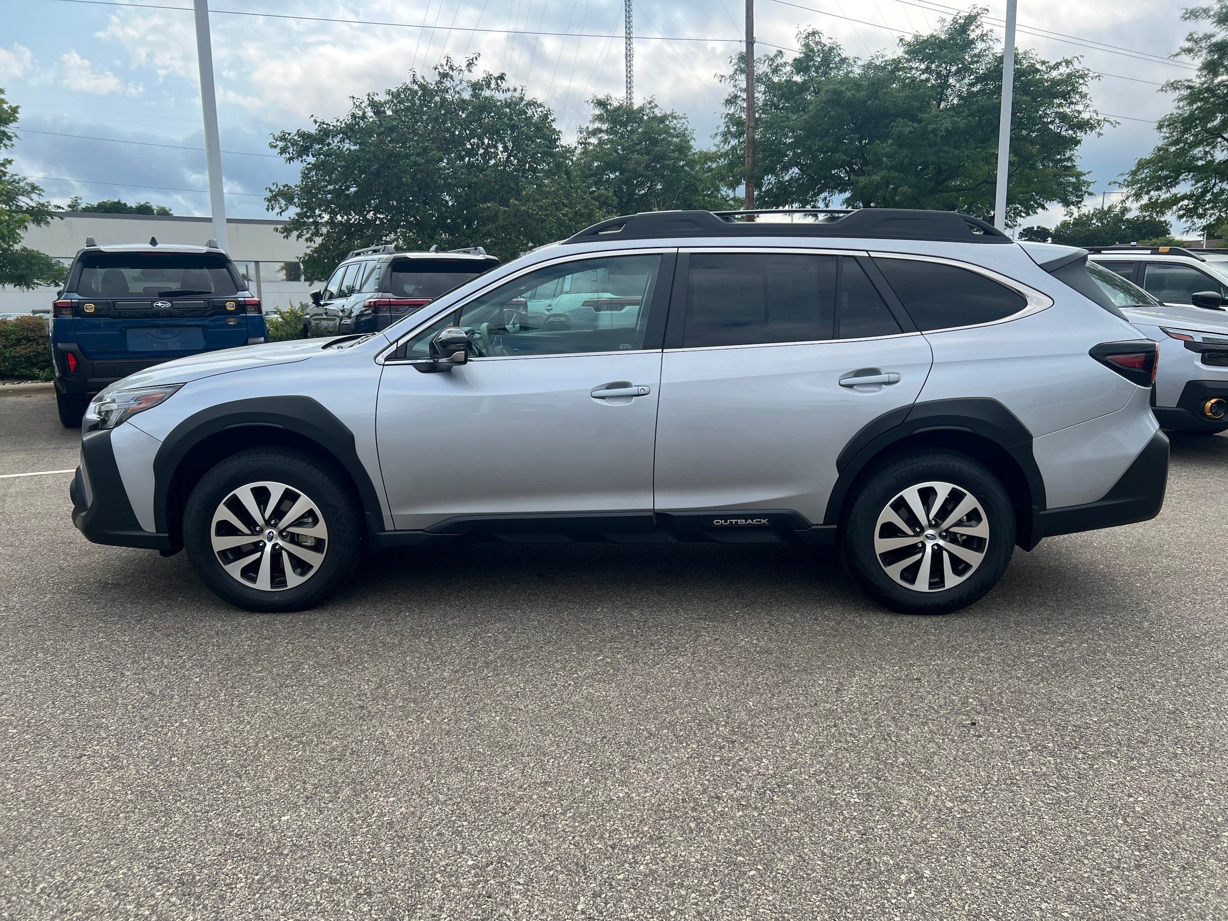 Certified 2025 Subaru Outback Premium AWD/4WD image 4