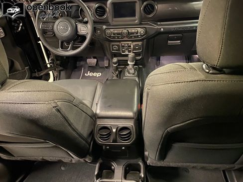 Used 2019 Jeep Wrangler Unlimited Sport image 11