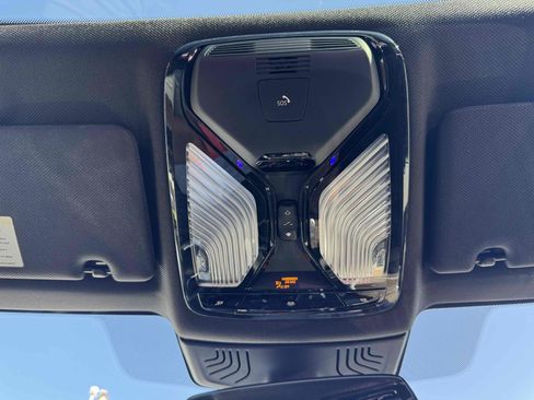 Used 2018 BMW 530i w/ Premium Package image 38