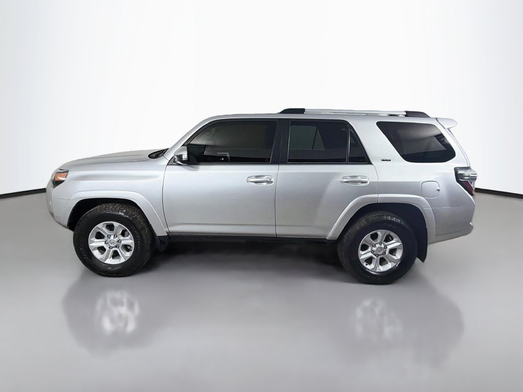 Used 2022 Toyota 4Runner SR5 AWD/4WD image 9