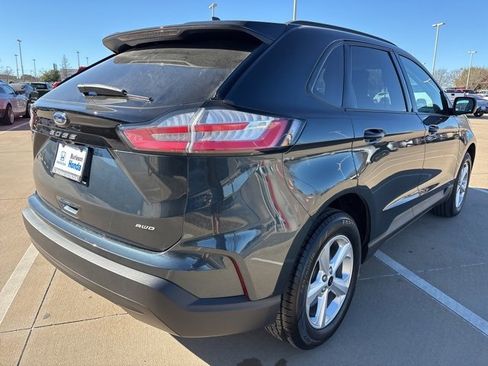 Used 2023 Ford Edge SE image 3