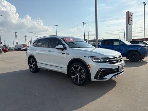Used 2024 Volkswagen Tiguan SEL R-Line AWD/4WD image 2