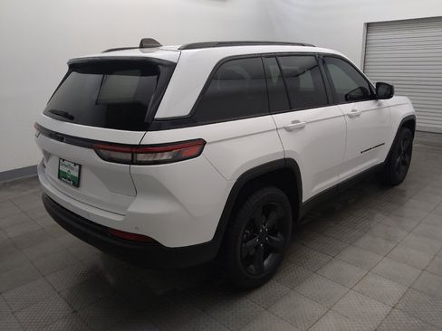 Used 2023 Jeep Grand Cherokee Altitude AWD/4WD image 9