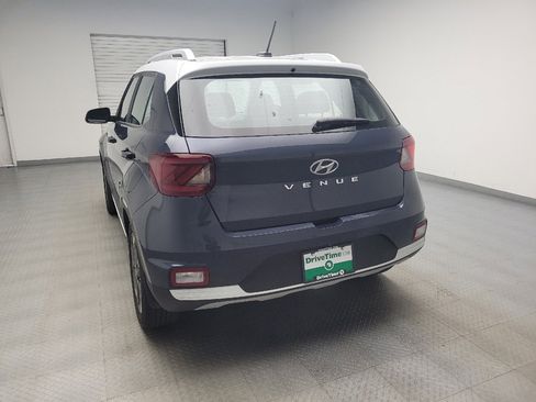 Used 2023 Hyundai Venue Limited FWD image 6
