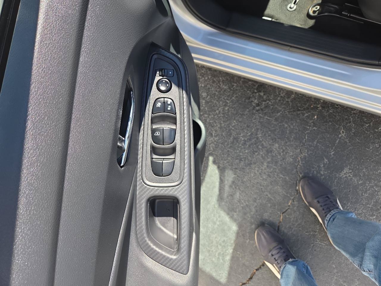 Used 2024 Nissan Versa SV FWD image 8