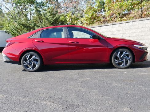 Used 2025 Hyundai Elantra Sport w/ Cargo Package image 8